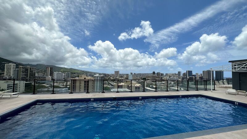 SPACIOUS 1 BED/1 BATH/1 PARKING w/ BALCONY - AVAILABLE NOW at TOWN HOUSE - Conveniently Located! property image