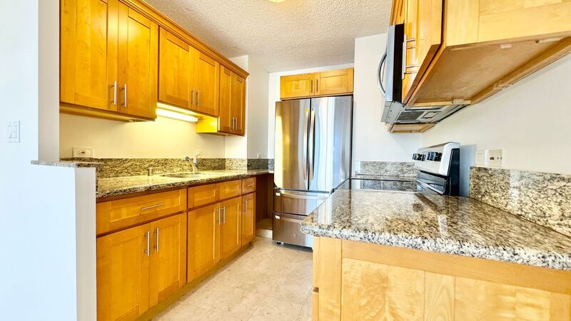 CENTURY WEST 2 BED 2 BATH UNIT WITH 2 PARKING STALLS IN SALT LAKE! property image