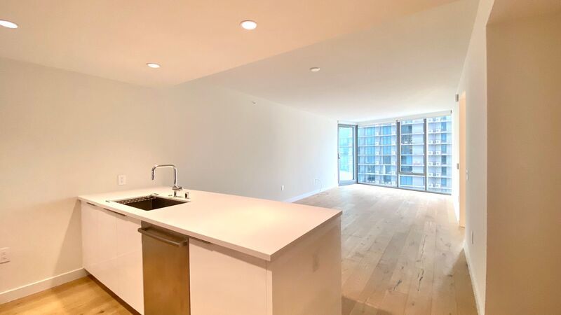 Available NOW - AE'O 1 BED 1 BATH w/ 1 COVERED Parking in Kaka'ako! property image