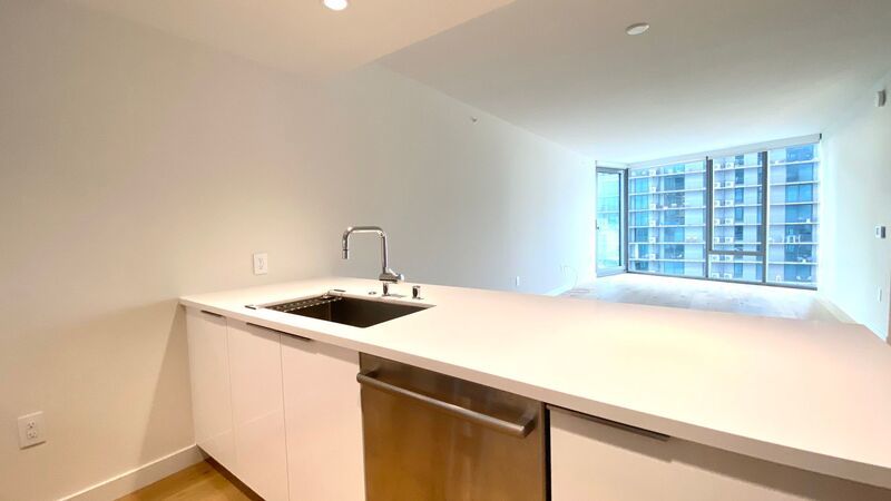 Available NOW - AE'O 1 BED 1 BATH w/ 1 COVERED Parking in Kaka'ako! property image
