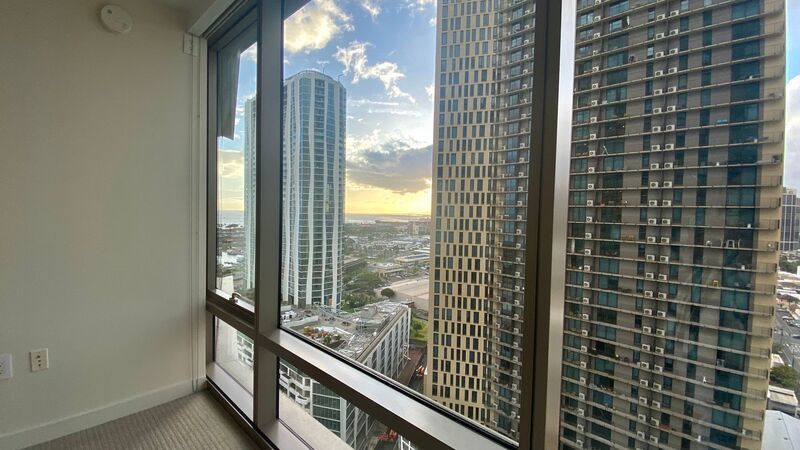 Available NOW - AE'O 1 BED 1 BATH w/ 1 COVERED Parking in Kaka'ako! property image