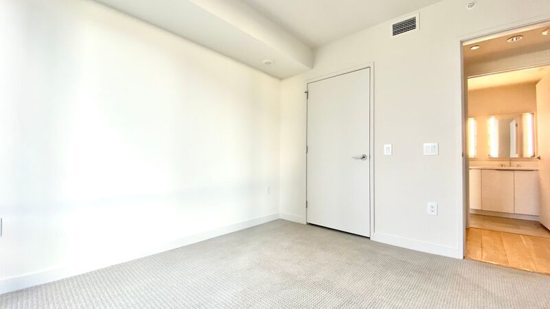 Available NOW - AE'O 1 BED 1 BATH w/ 1 COVERED Parking in Kaka'ako! property image