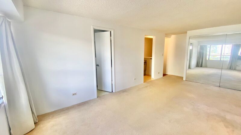 Available NOW - Ideally Located Studio with 1 Assigned Parking in Regency Tower property image