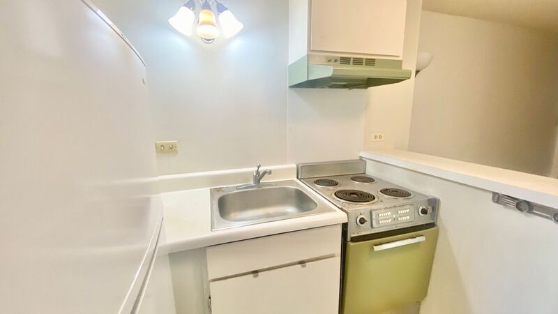 Available NOW - Ideally Located Studio with 1 Assigned Parking in Regency Tower property image