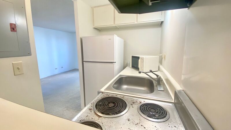 Available NOW - Ideally Located Studio with 1 Assigned Parking in Regency Tower property image