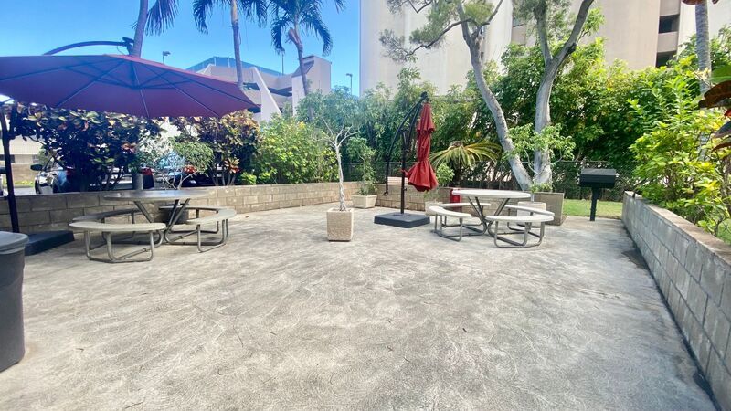 Available NOW - Ideally Located Studio with 1 Assigned Parking in Regency Tower property image