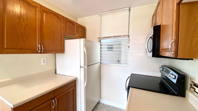 STUDIO w/ 1 PARKING AVAILABLE June 2025 NEAR UH MANOA!!! property image