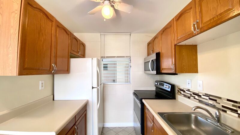 STUDIO w/ 1 PARKING AVAILABLE June 2025 NEAR UH MANOA!!! property image