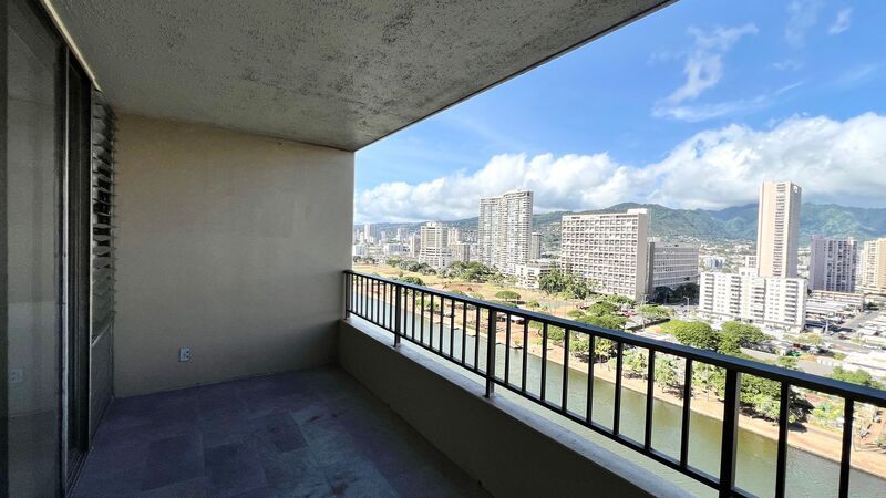 AVAILABLE NOW - SPACIOUS 2BD/1BA WITH 1 COVERED SECURED PARKING! property image