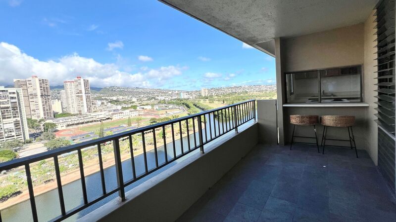 AVAILABLE NOW - SPACIOUS 2BD/1BA WITH 1 COVERED SECURED PARKING! property image