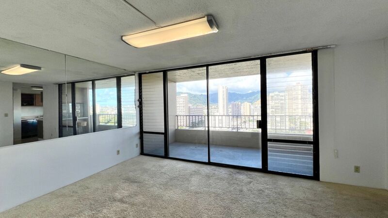 AVAILABLE NOW - SPACIOUS 2BD/1BA WITH 1 COVERED SECURED PARKING! property image
