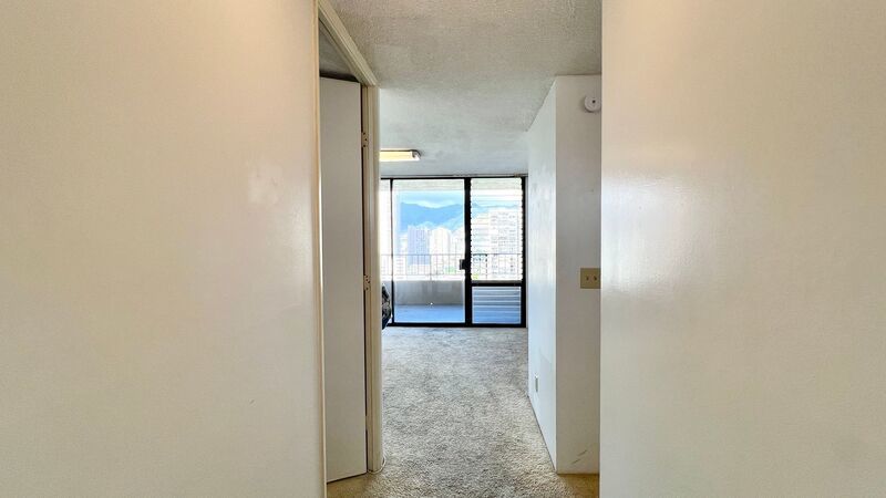 AVAILABLE NOW - SPACIOUS 2BD/1BA WITH 1 COVERED SECURED PARKING! property image