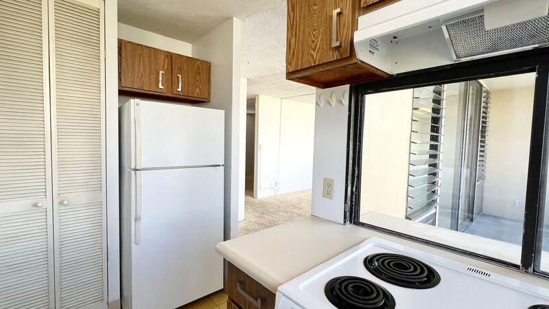 AVAILABLE NOW - SPACIOUS 2BD/1BA WITH 1 COVERED SECURED PARKING! property image
