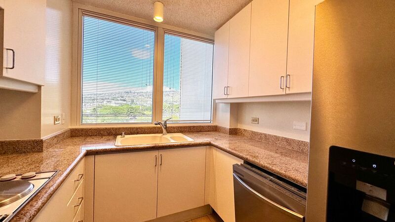 SPACIOUS 2 BED/2 BATH/2 PRKG in the highly desired Nuuanu Parkside - W/D, Lanai, Central AC & more!!! property image