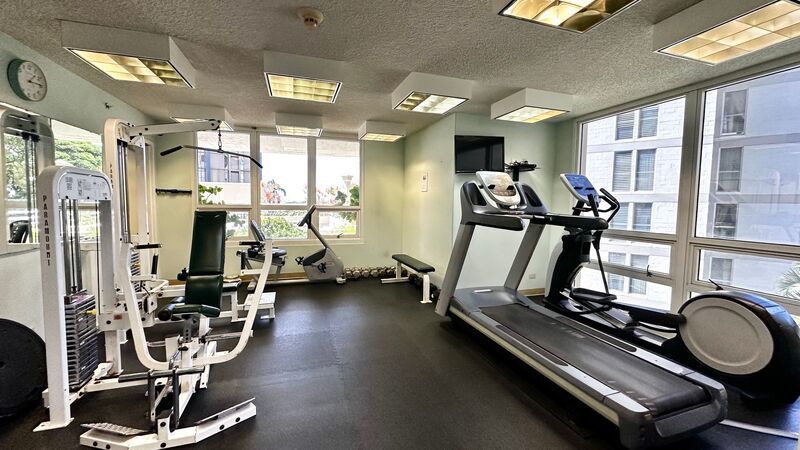 SPACIOUS 2 BED/2 BATH/2 PRKG in the highly desired Nuuanu Parkside - W/D, Lanai, Central AC & more!!! property image