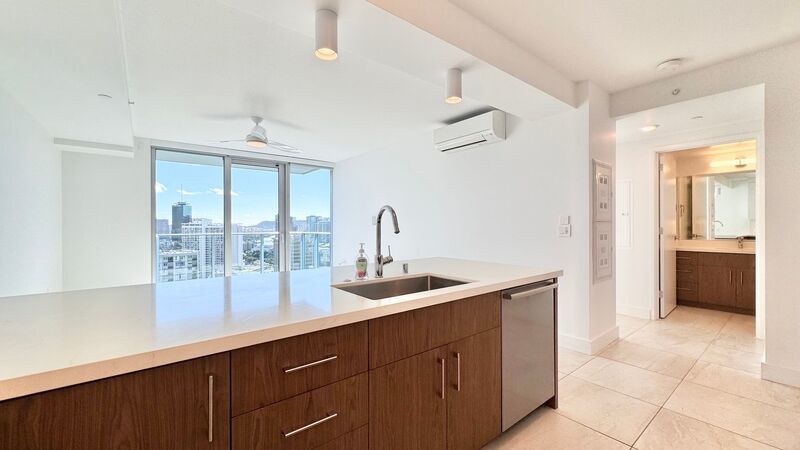 PET FRIENDLY! BEAUTIFUL 2 BEDROOM UNIT ON 29TH FLOOR property image