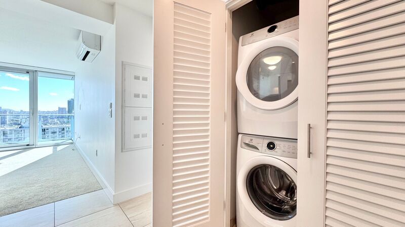 PET FRIENDLY! BEAUTIFUL 2 BEDROOM UNIT ON 29TH FLOOR property image