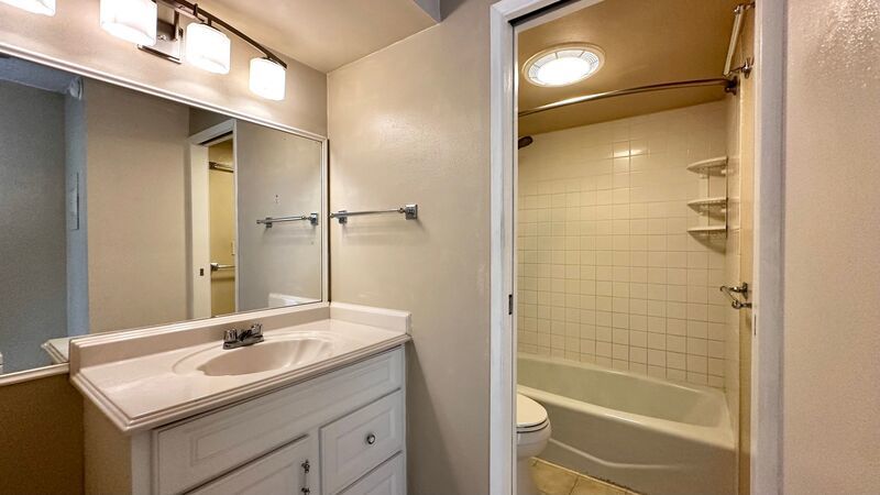 AVAILABLE NOW: Pet Friendly, Washer/Dryer, Lanai, Central AC INCLUDED!!! Chateau Waikiki property image