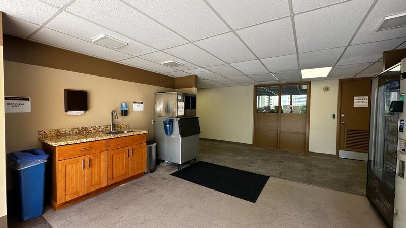 AVAILABLE NOW: Pet Friendly, Washer/Dryer, Lanai, Central AC INCLUDED!!! Chateau Waikiki property image
