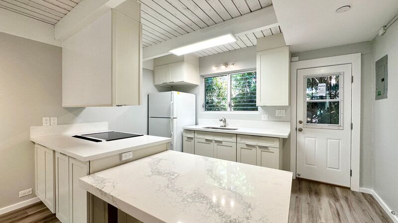NEWLY RENOVATED 2 BED/2 BATH/2 PARKING - Washer/Dryer IN the Unit! AVAILABLE NOW property image