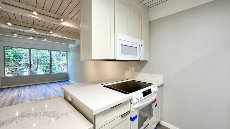 NEWLY RENOVATED 2 BED/2 BATH/2 PARKING - Washer/Dryer IN the Unit! AVAILABLE NOW property image
