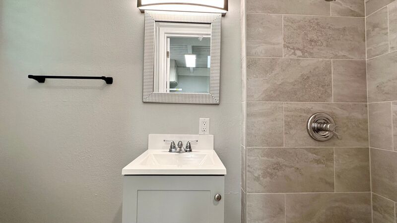 NEWLY RENOVATED 2 BED/2 BATH/2 PARKING - Washer/Dryer IN the Unit! AVAILABLE NOW property image