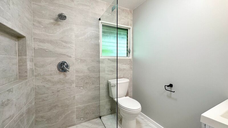 NEWLY RENOVATED 2 BED/2 BATH/2 PARKING - Washer/Dryer IN the Unit! AVAILABLE NOW property image