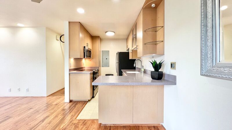 HIGHLY DESIRABLE 2 BEDROOM GROUND FLOOR UNIT AT CROSSPOINTE property image