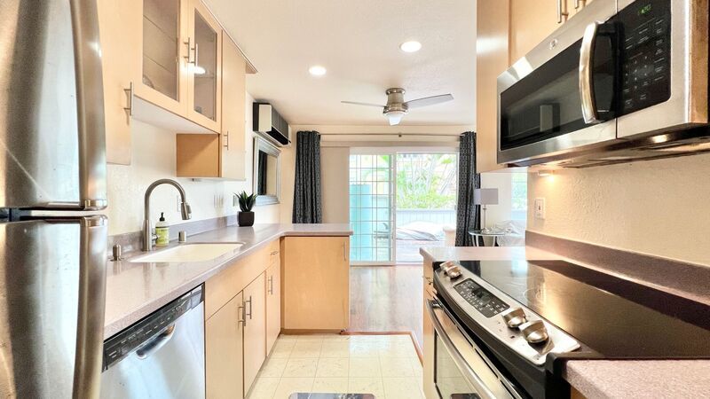 HIGHLY DESIRABLE 2 BEDROOM GROUND FLOOR UNIT AT CROSSPOINTE property image