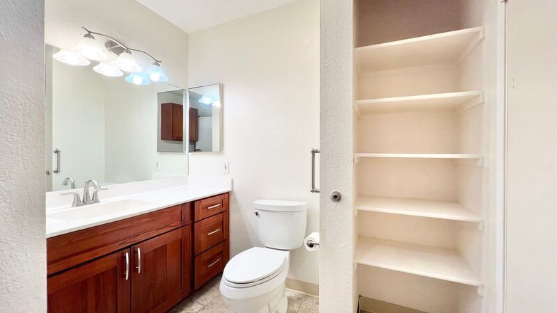 HIGHLY DESIRABLE 2 BEDROOM GROUND FLOOR UNIT AT CROSSPOINTE property image