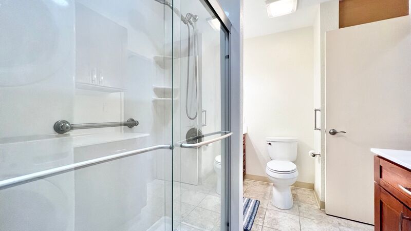 HIGHLY DESIRABLE 2 BEDROOM GROUND FLOOR UNIT AT CROSSPOINTE property image