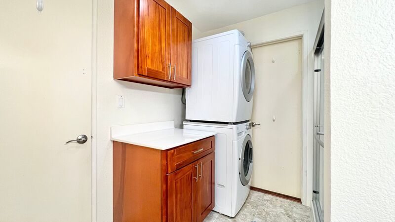 HIGHLY DESIRABLE 2 BEDROOM GROUND FLOOR UNIT AT CROSSPOINTE property image