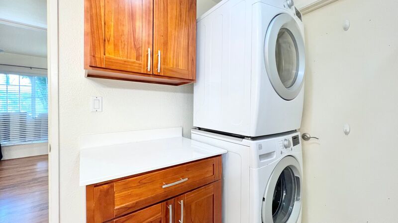 HIGHLY DESIRABLE 2 BEDROOM GROUND FLOOR UNIT AT CROSSPOINTE property image