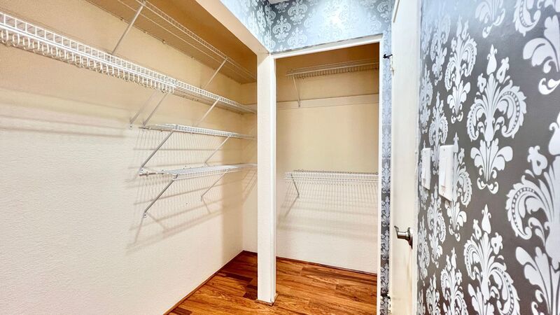 HIGHLY DESIRABLE 2 BEDROOM GROUND FLOOR UNIT AT CROSSPOINTE property image