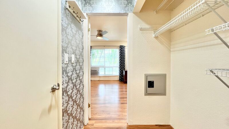 HIGHLY DESIRABLE 2 BEDROOM GROUND FLOOR UNIT AT CROSSPOINTE property image