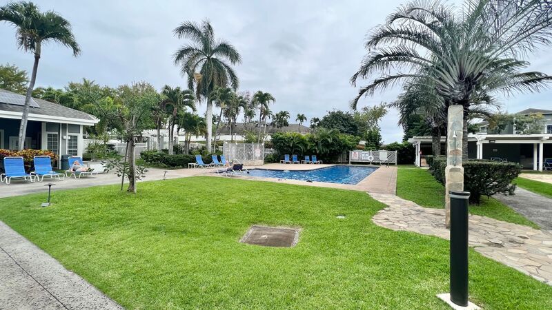 HIGHLY DESIRABLE 2 BEDROOM GROUND FLOOR UNIT AT CROSSPOINTE property image