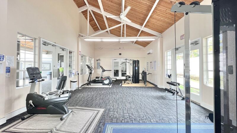 HIGHLY DESIRABLE 2 BEDROOM GROUND FLOOR UNIT AT CROSSPOINTE property image