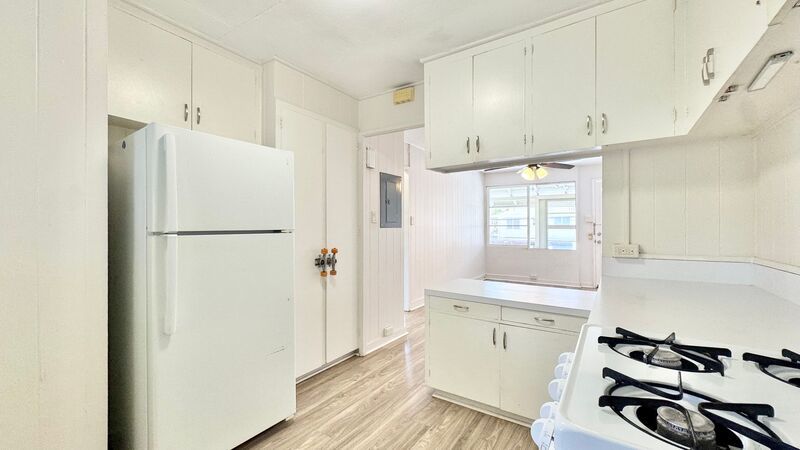 2 BEDROOM 2ND FLOOR UNIT IN CONVENIENT MCCULLY property image