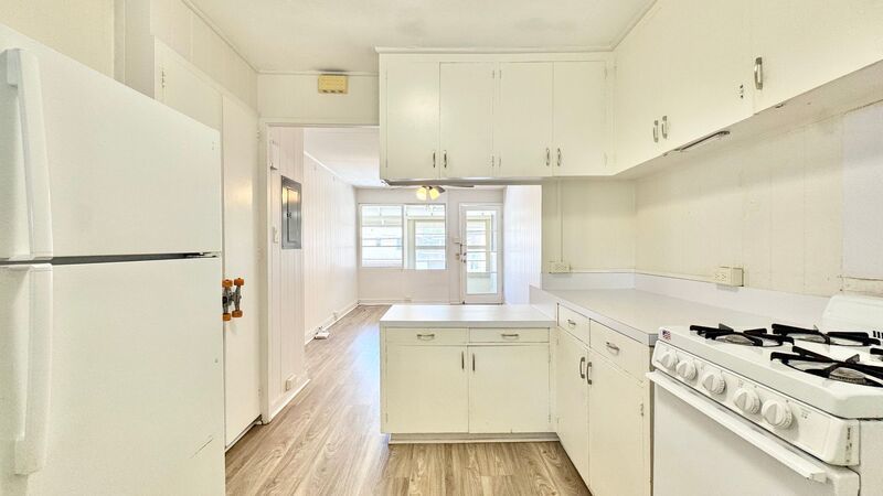 2 BEDROOM 2ND FLOOR UNIT IN CONVENIENT MCCULLY property image