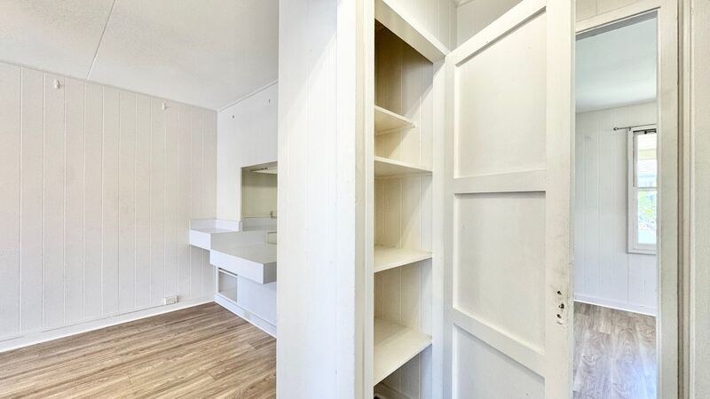 2 BEDROOM 2ND FLOOR UNIT IN CONVENIENT MCCULLY property image