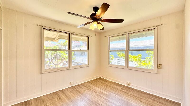 2 BEDROOM 2ND FLOOR UNIT IN CONVENIENT MCCULLY property image