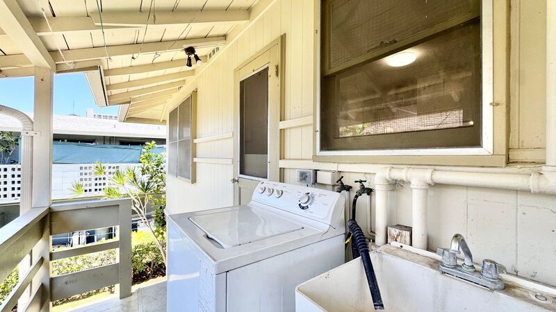 2 BEDROOM 2ND FLOOR UNIT IN CONVENIENT MCCULLY property image