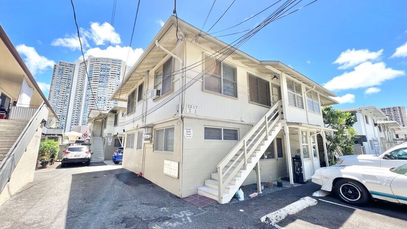 2 BEDROOM 2ND FLOOR UNIT IN CONVENIENT MCCULLY property image