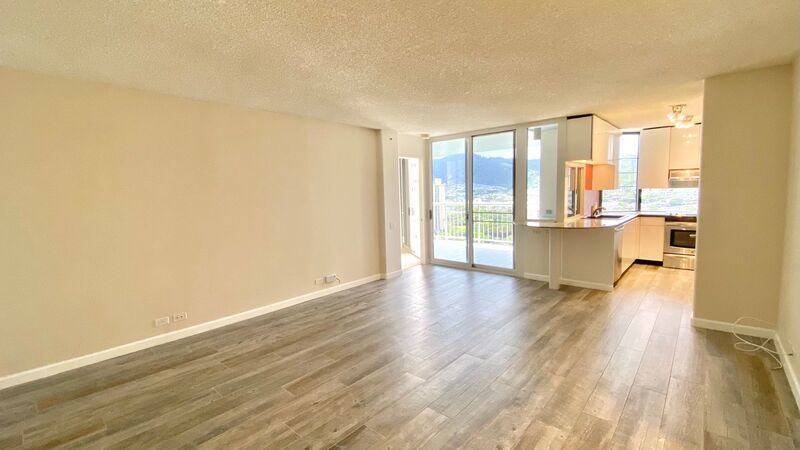 2 BED 2 BATH w/ COVERED PARKING at HONOLULU PARK PLACE! property image