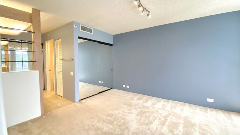 2 BED 2 BATH w/ COVERED PARKING at HONOLULU PARK PLACE! property image
