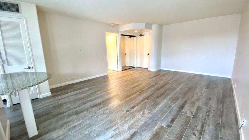 2 BED 2 BATH w/ COVERED PARKING at HONOLULU PARK PLACE! property image