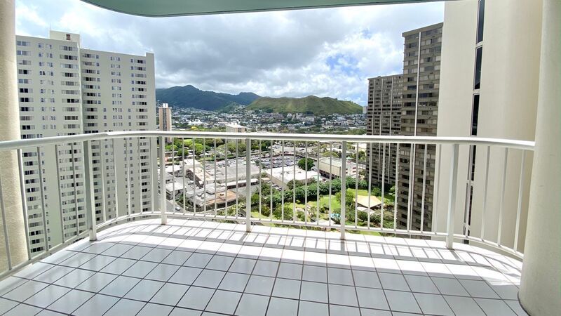 2 BED 2 BATH w/ COVERED PARKING at HONOLULU PARK PLACE! property image