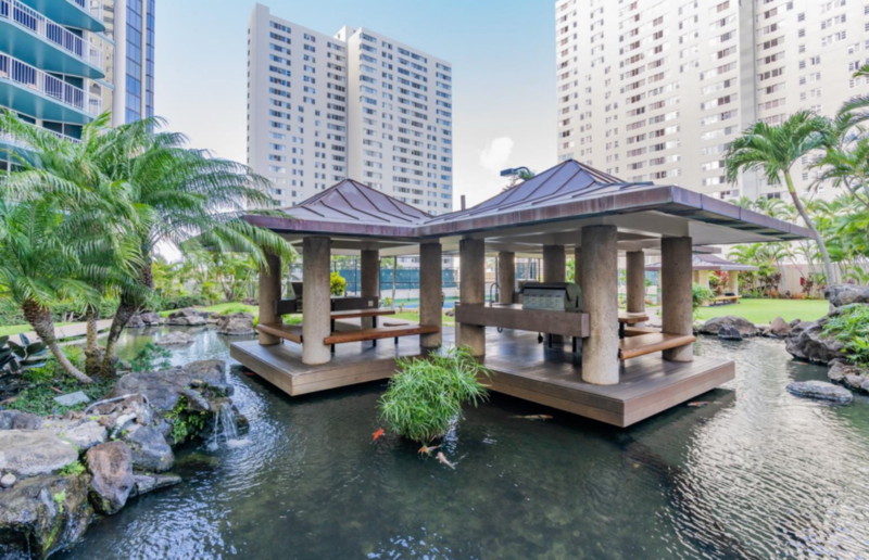 2 BED 2 BATH w/ COVERED PARKING at HONOLULU PARK PLACE! property image