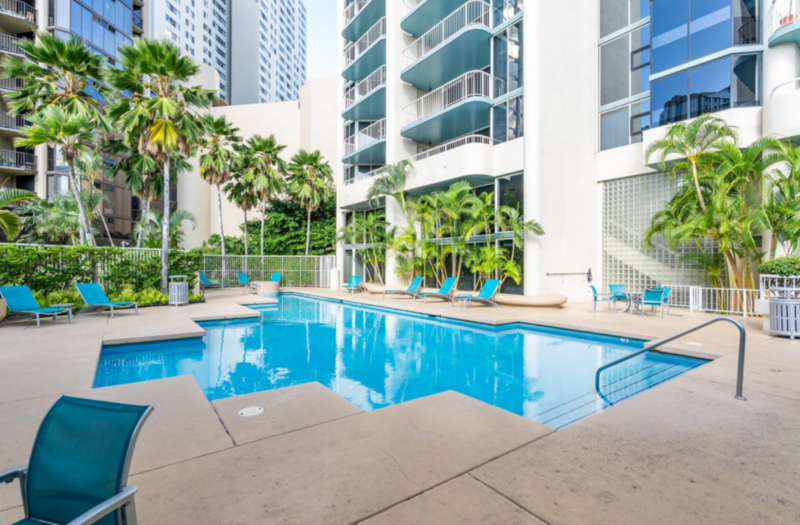 2 BED 2 BATH w/ COVERED PARKING at HONOLULU PARK PLACE! property image