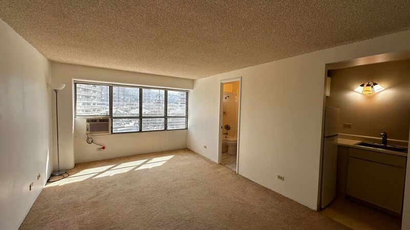 Available NOW - Ideally Located Studio with 1 Assigned Parking in Regency Tower property image
